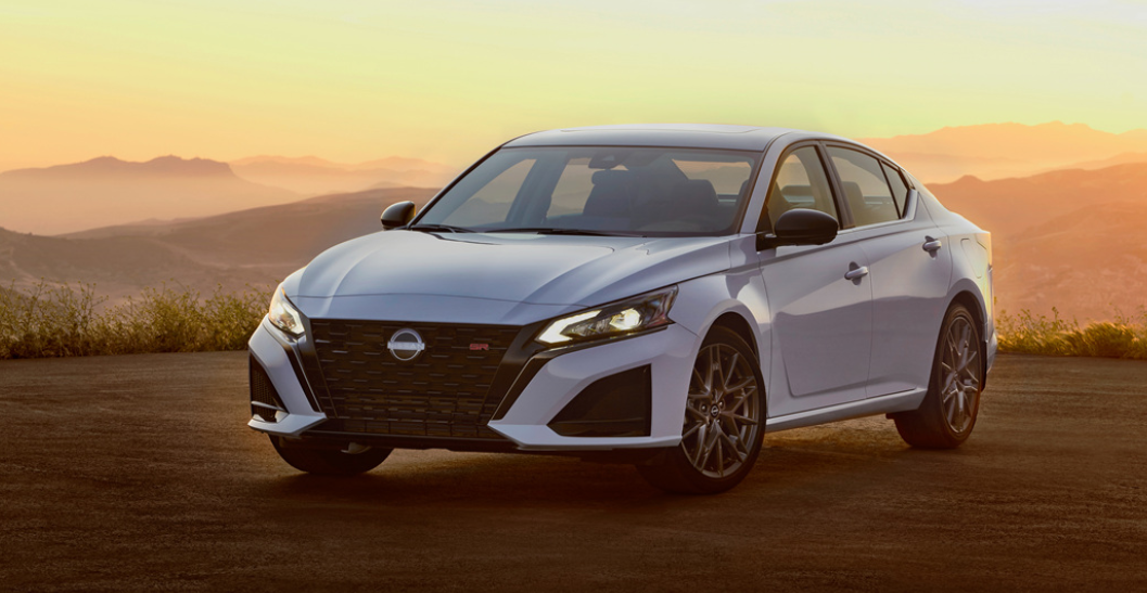 닛산-알티마-세단