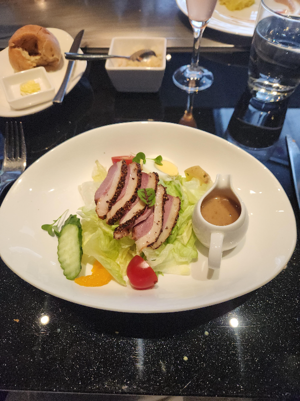 타이베이 샤오롱바오와 대판 야끼: 딘타이펑 vs Goodbeitao, 歐林 vs Mosun Teppanyaki_Mosun Teppanyaki_샐러드