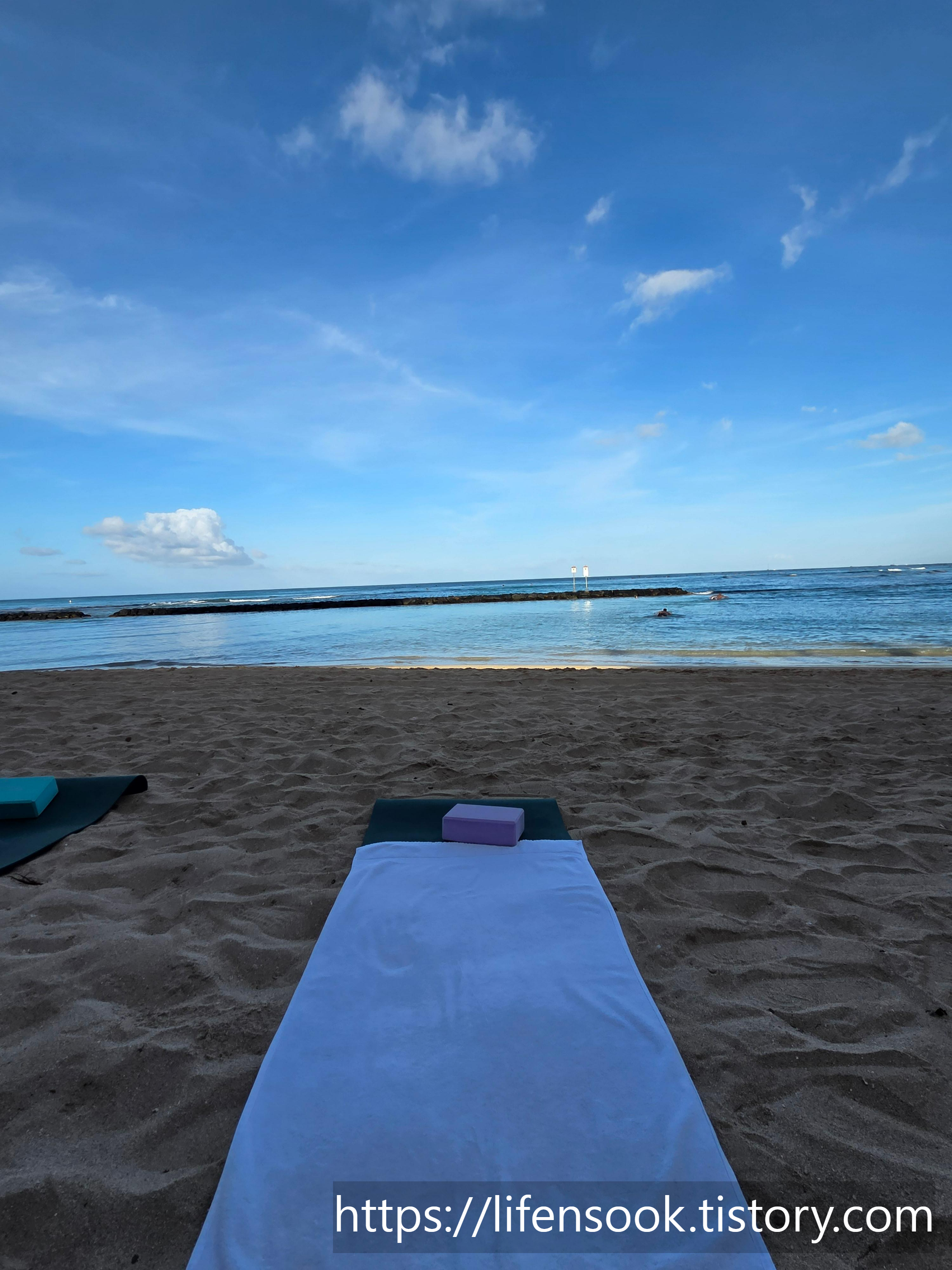 와이키키 리조트 호텔 해변 요가