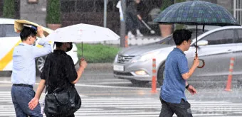 광주 소나기 가능성 비 올 때 운전 속도와 시야 확보_12