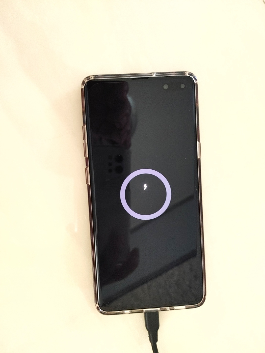 충전기를 꼽으면 바로 충전을 한다는 표시를 띄움.