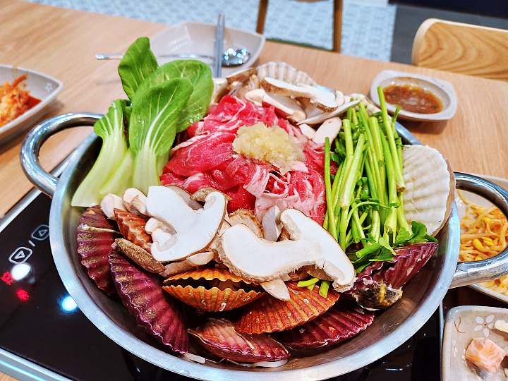 대전 둔산동 맛집 추천 생방송투데이 직접 농사짓는 100% 국산 송화고버섯 버섯 만두전골 샤부샤부 버섯비빔만두 오늘방송 자족식당