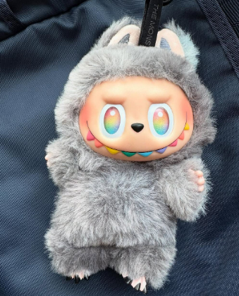 라부부 키링 인형, 대체 정체가 뭐야? 요즘 Z세대가 '차세대 키티'라 부르는 이유