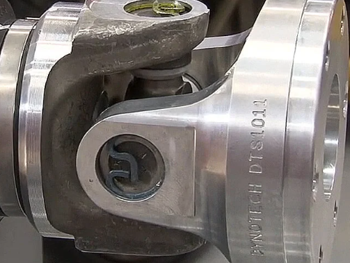 Lexus ES300h 전동식 EPS 스티어링랙과 서브프레임 구조 사진