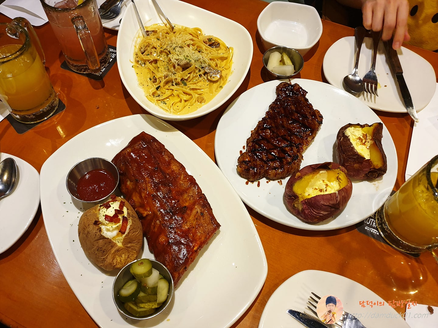 베이비 백 립, 투움바 파스타, 달링 포인트 스트립