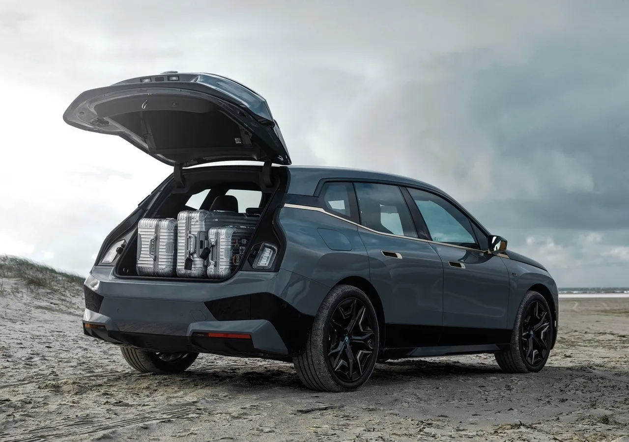 BMW IX M60 차량 이미지