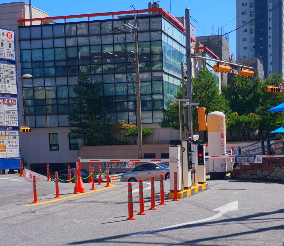 무인주차장은-인건비를-절감합니다.