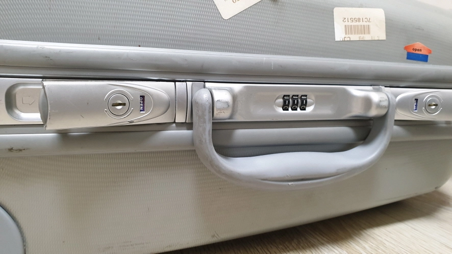 캐리어 잠금장치