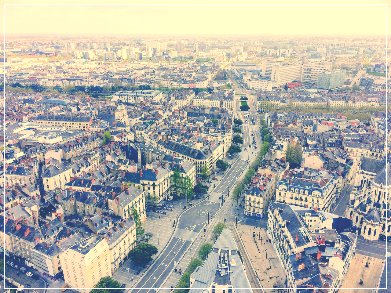 낭트의 중세풍의 건물들이 즐비한 모습