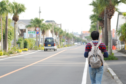 일본 배낭여행 길거리 걸어가기