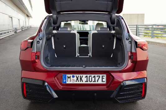 BMW iX2 내부디자인