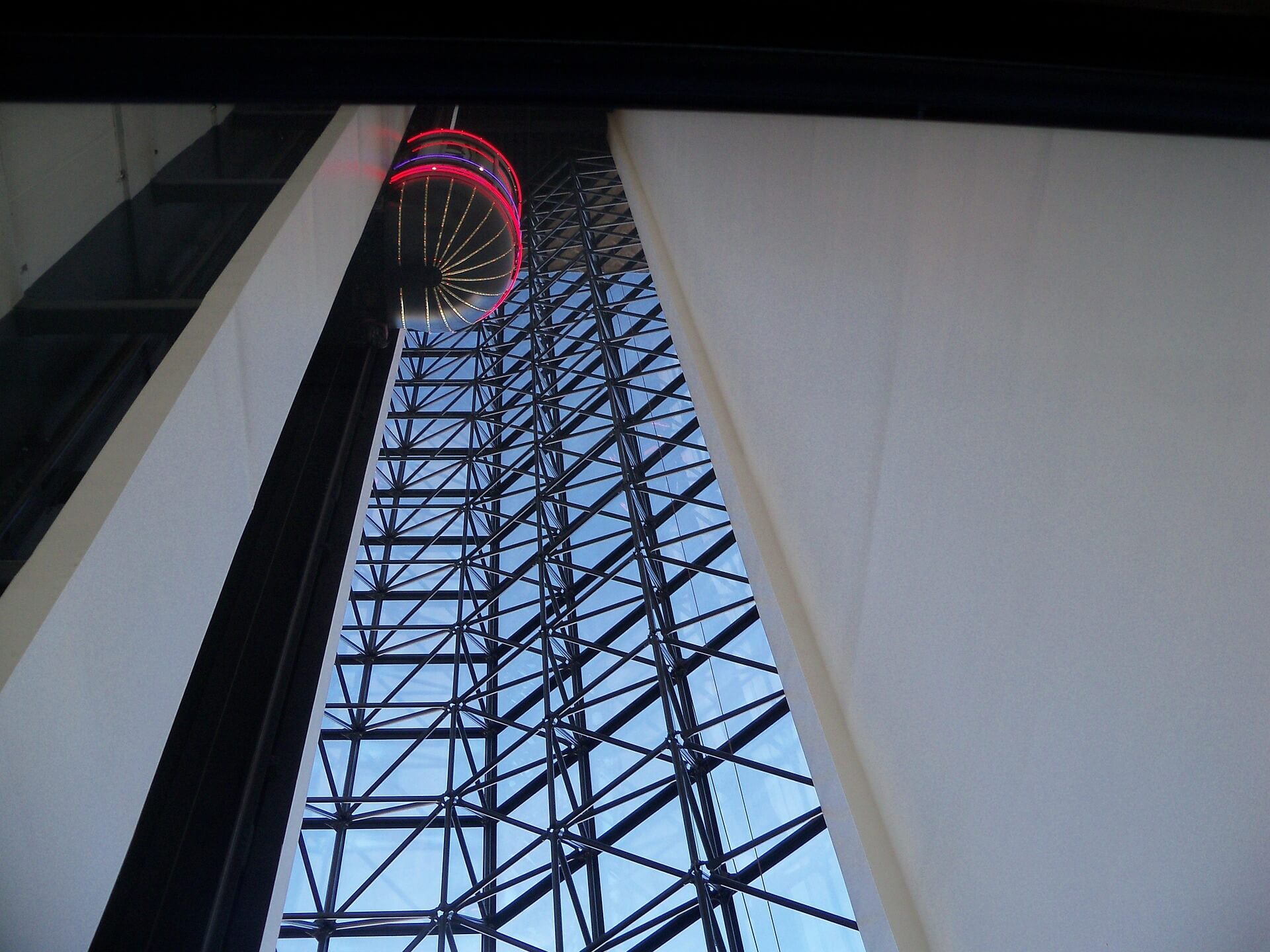 엘리베이터 꿈 해몽 총정리 🚪 위로 올라가는 꿈 vs 떨어지는 꿈의 의미는?