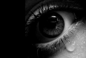 눈에 이물질이 들어갔을 경우