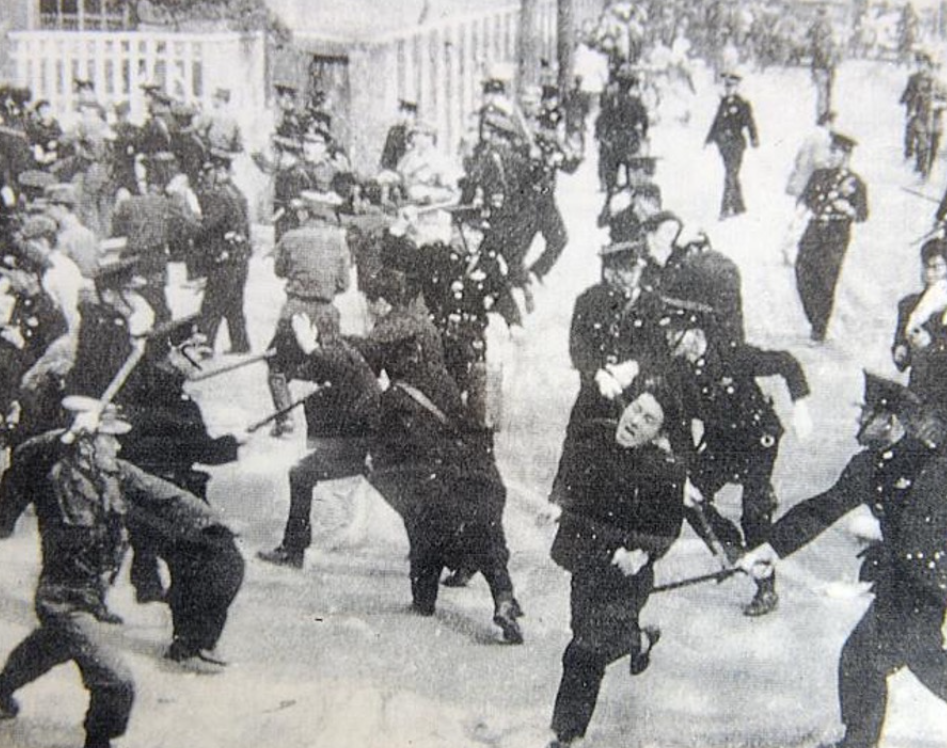 4·19 혁명 – 시위대와 학계 연대 장면