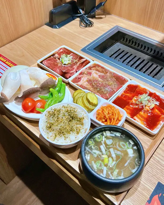 생방송 오늘저녁 홍대입구 서교동 5,900원 1인 혼밥 스테이크 맛집