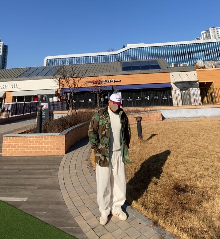 데일리룩('25.12.30.)윅 WICK 투톤 워싱빈티지 볼캡, 유니클로 모크넥 니트, 카모 M65 빈티지 밀리터리 미군 야상재킷, 무신사스탠다드 벌룬팬츠, 아디다스 슈퍼스타 82