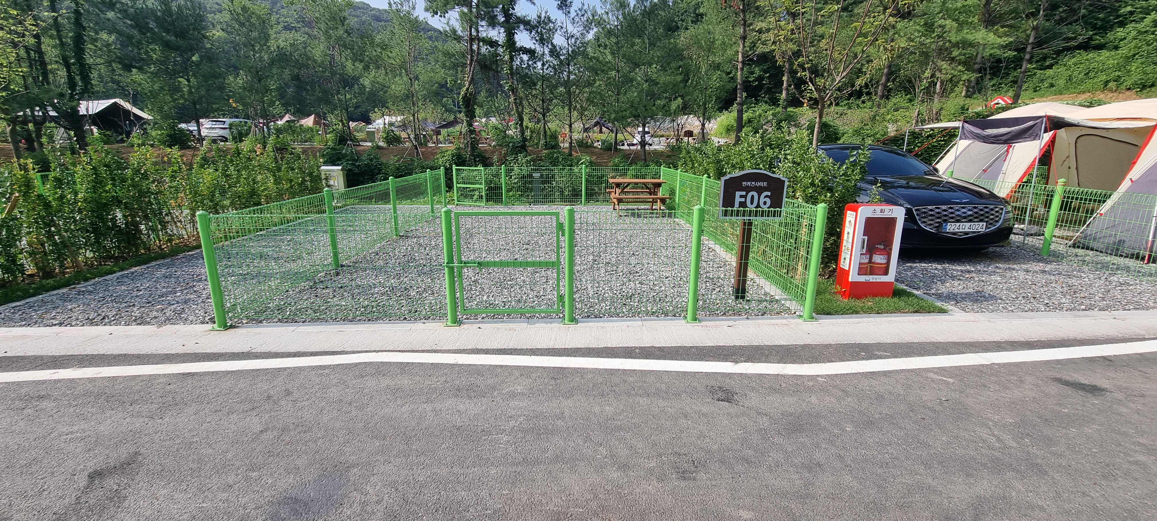 율동공원캠핑장 반려견사이트 모습