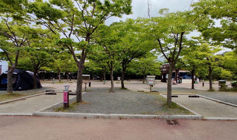 좁은데 나무가 많은B-04사이트