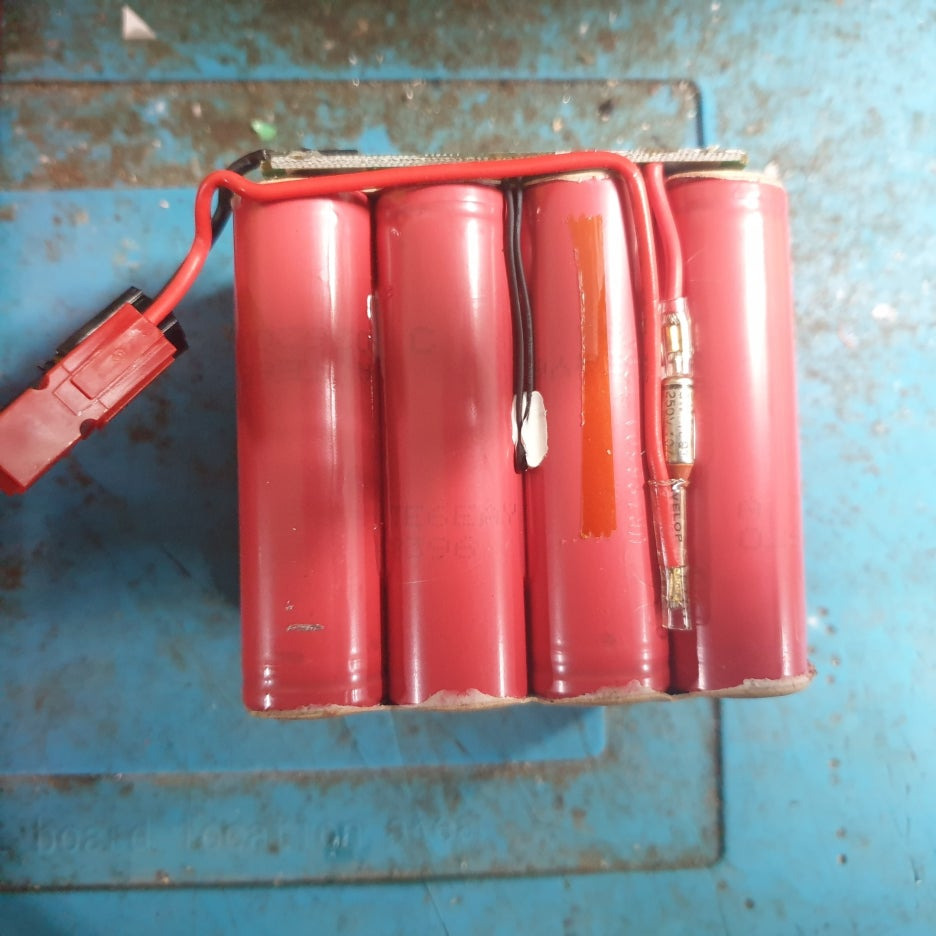 GRP System FX 배터리 내부