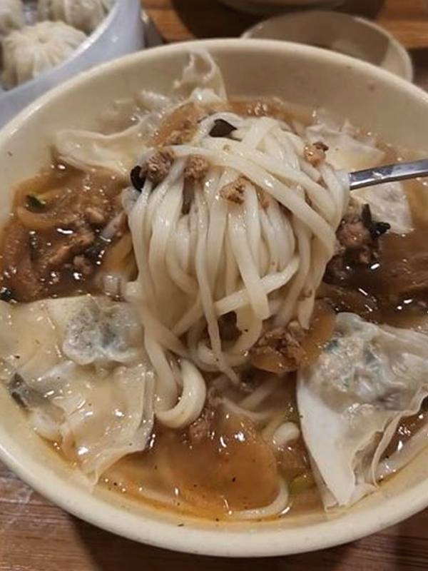 윤기가-흐르는-국수-면