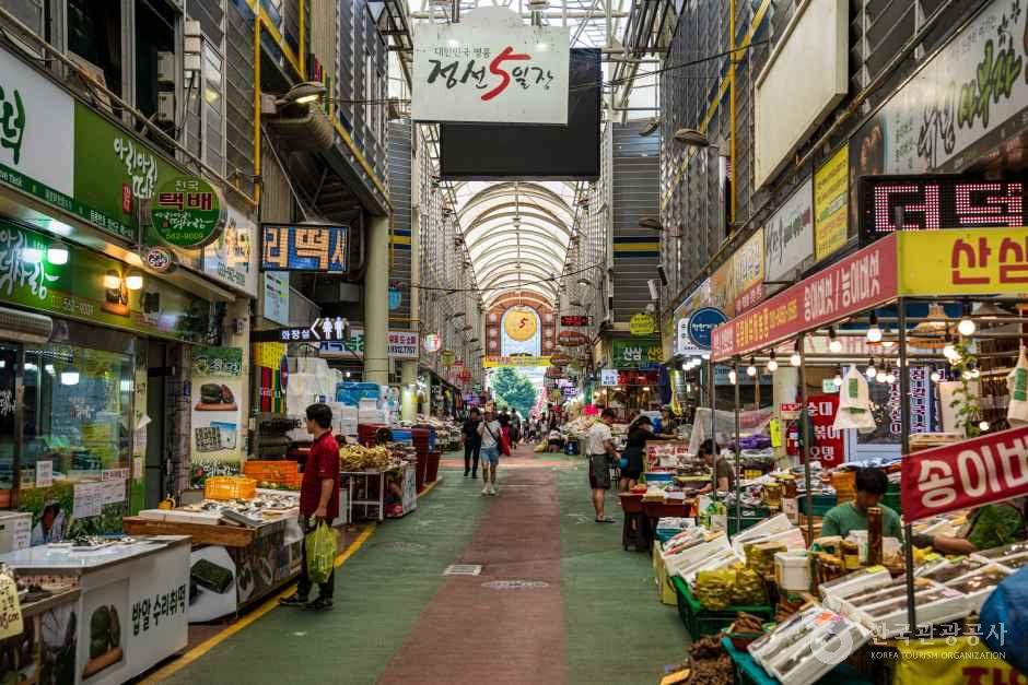 정선아리랑시장 상가 골목