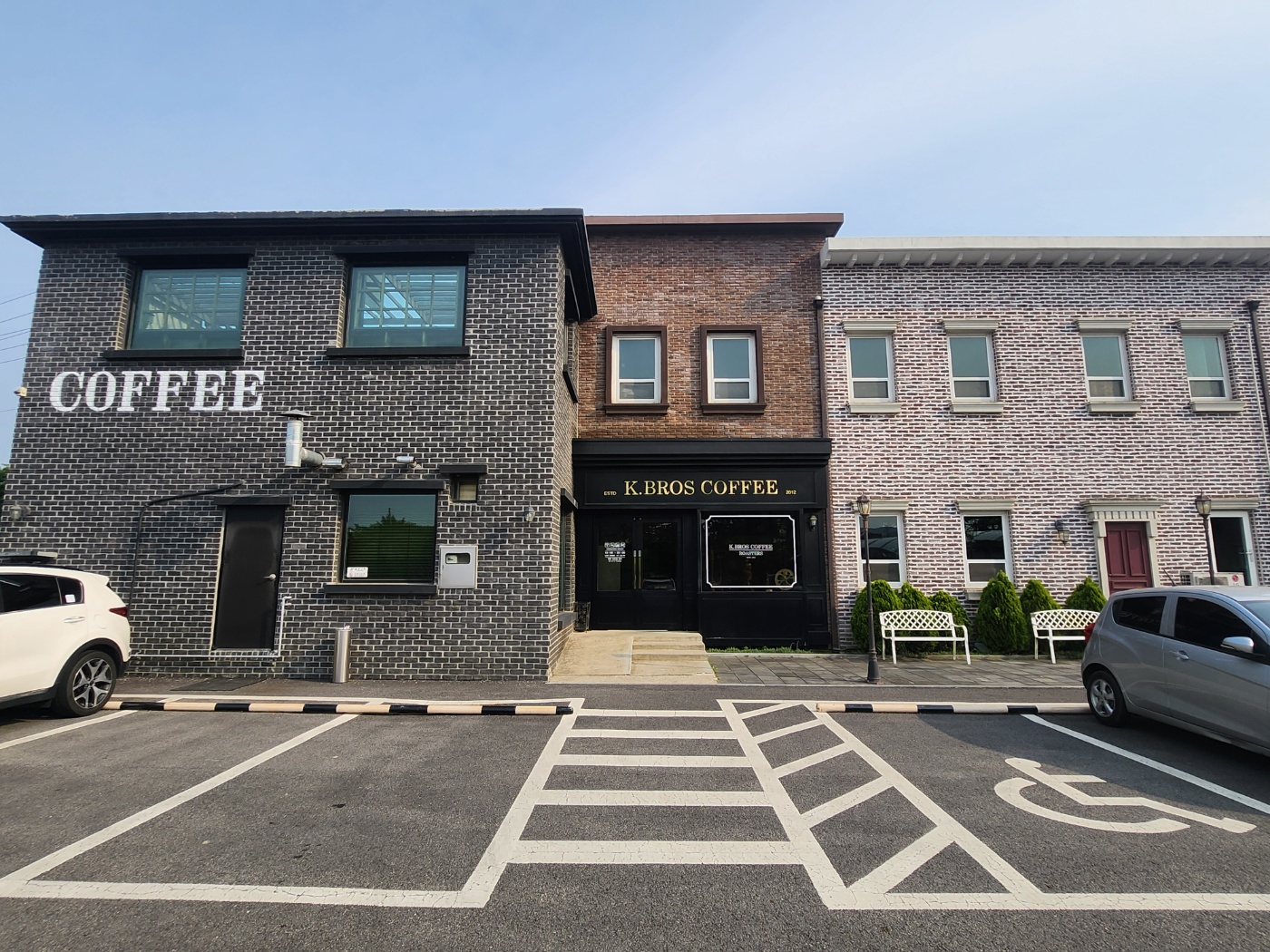 용인 에버랜드 근처 카페 추천: 분위기 좋은 카페 케이브로스 커피