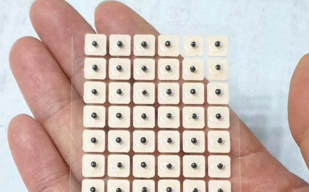 귀이침 다이어트? 혜리 지수 채령이 쓰는 귀침 스티커 붙이는 위치 총정리!