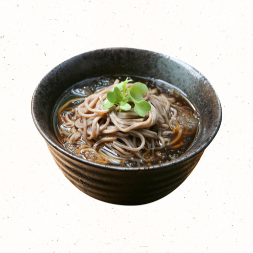 메밀면을 간장 육수에 찍어 먹는 냉모밀 세트