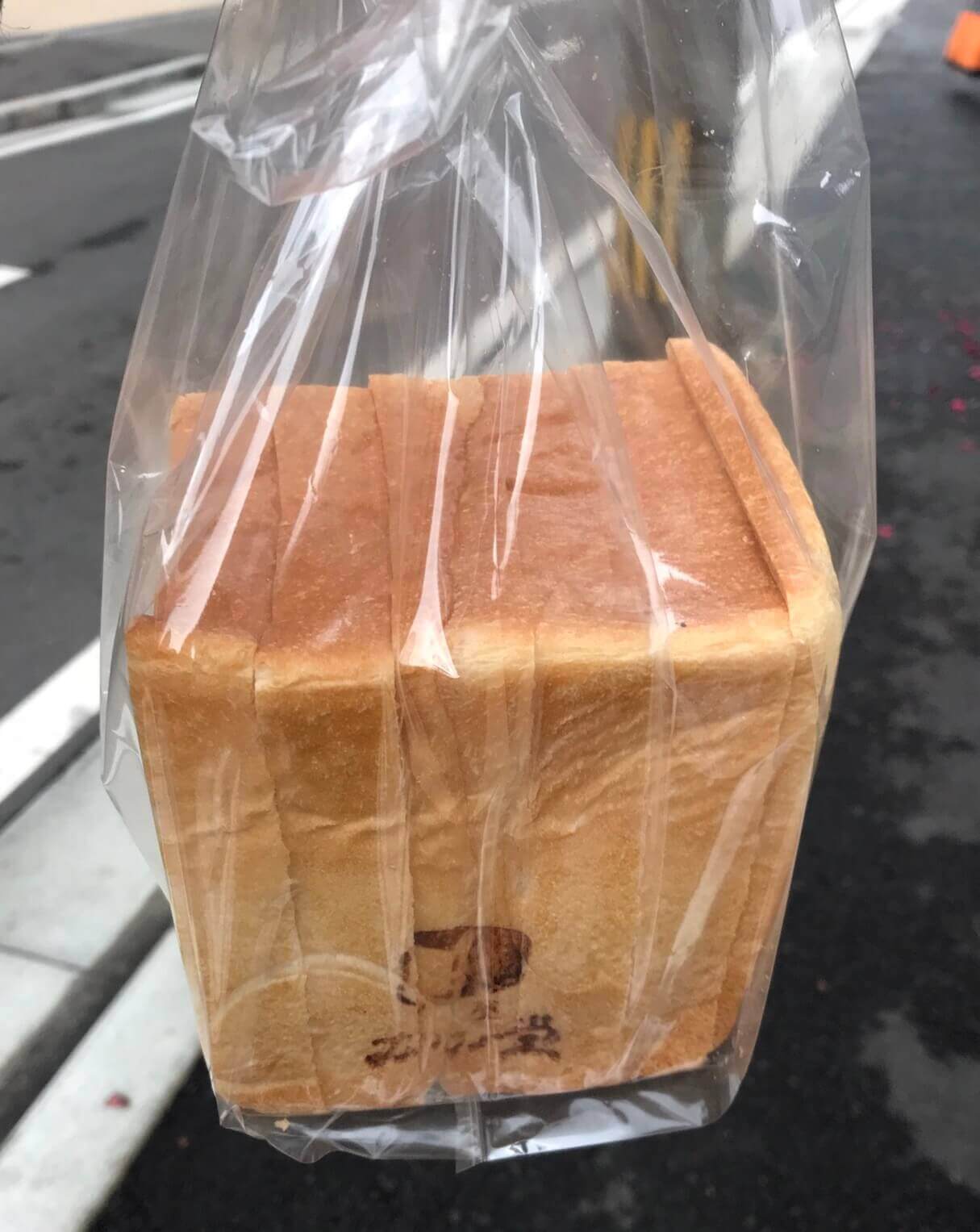 무츠카도에서 구입한 생식빵 사진입니다.