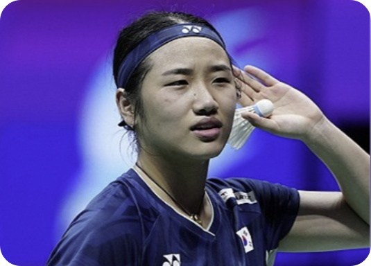 안세영은 21일 호주 시드니 올림픽파크 콰이 아레나에서 열린 2025 세계배드민텬연맹(BWF) 슈퍼 500 여자단식 3회전에서 일본의 스이즈 마나미(세계 38위)를 게임스코어 2-0으로 가볍게 제압했다. 안세영은 이번 대회에서 배드민턴 여자단식 단일시즌 10회 우승 세계신기록에 도전한다. 연합뉴스