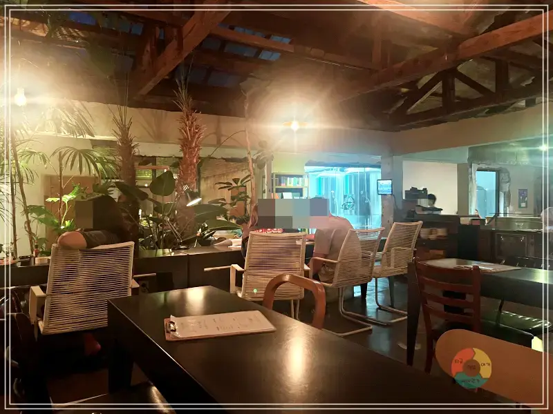 버드나무 브루어리_내부인테리어-바-식물인테리어