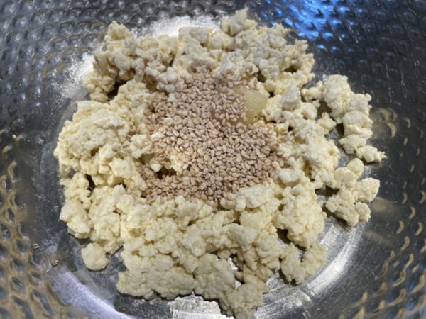 쑥갓 두부무침 양념 - 깨소금