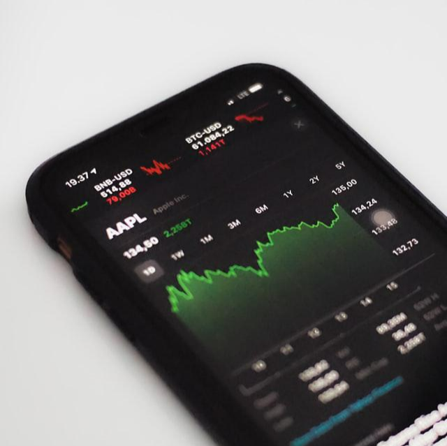 주식 시장 현황 스마트폰 화면