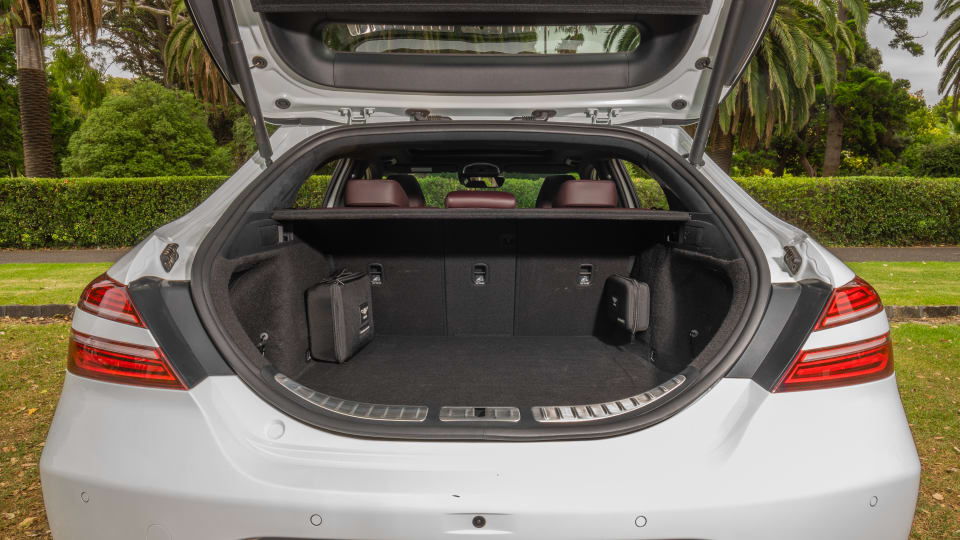 제네시스 G70 슈팅 브레이크 트렁크