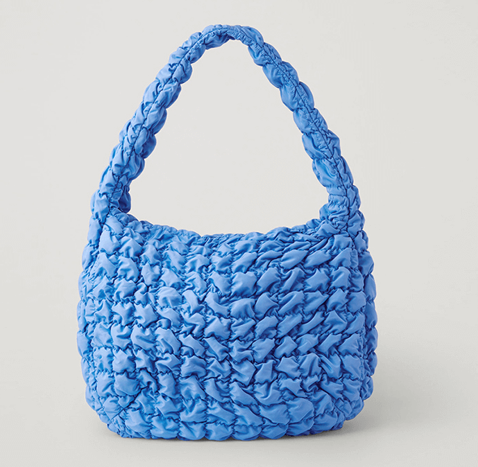 코스 퀼팅 가방 블루 사진