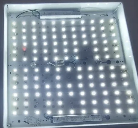 LED 전등이 깜빡거릴땐 등기구 자체를 교체해줍니다.