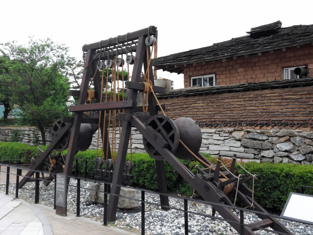 다산유적지 거중기 모형 전체 모습