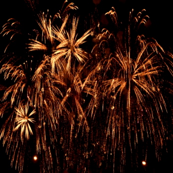 불꽃이 은하수처럼 쏟아지는 모습