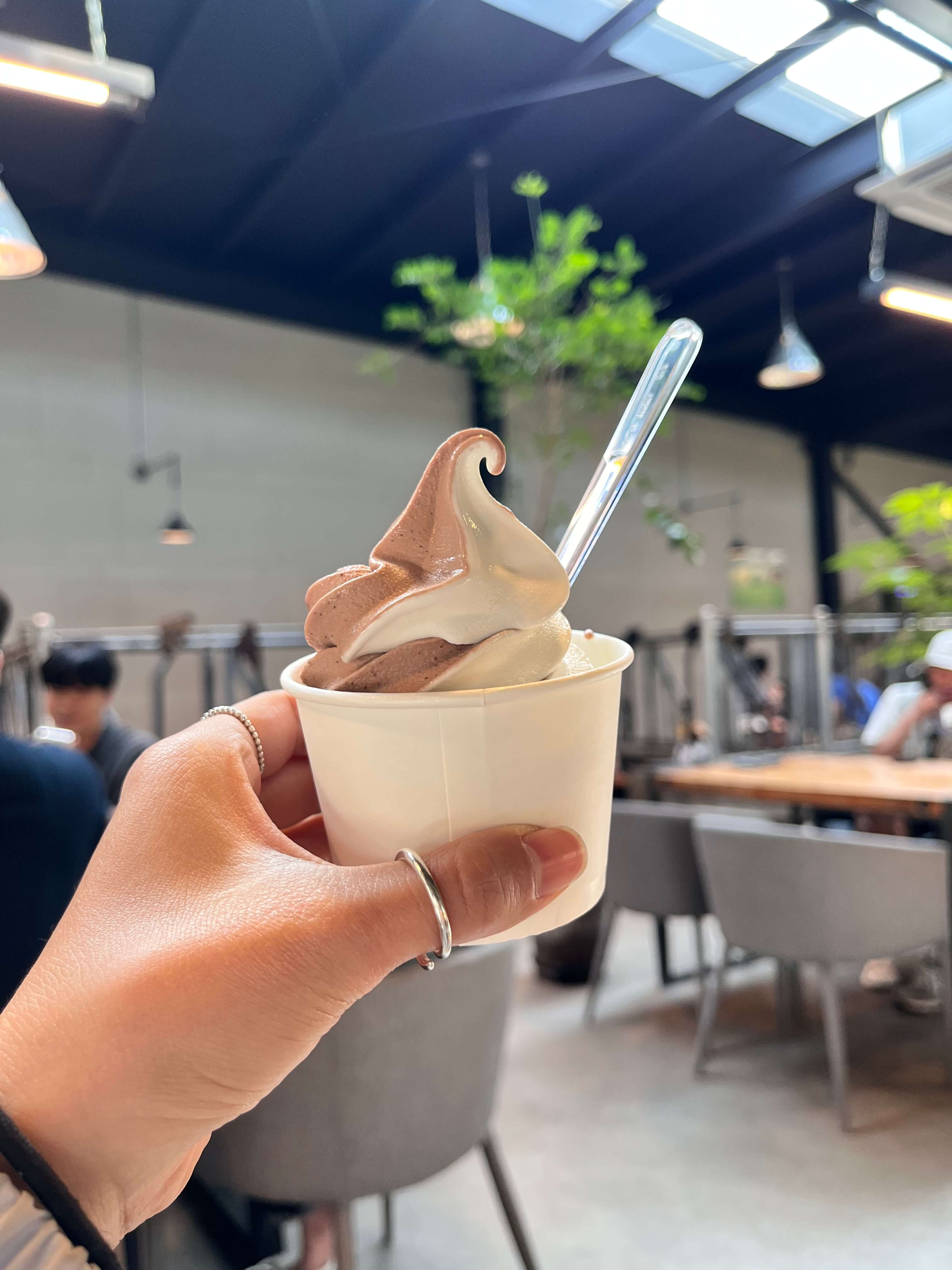 보령 목장 대형카페 우유창고