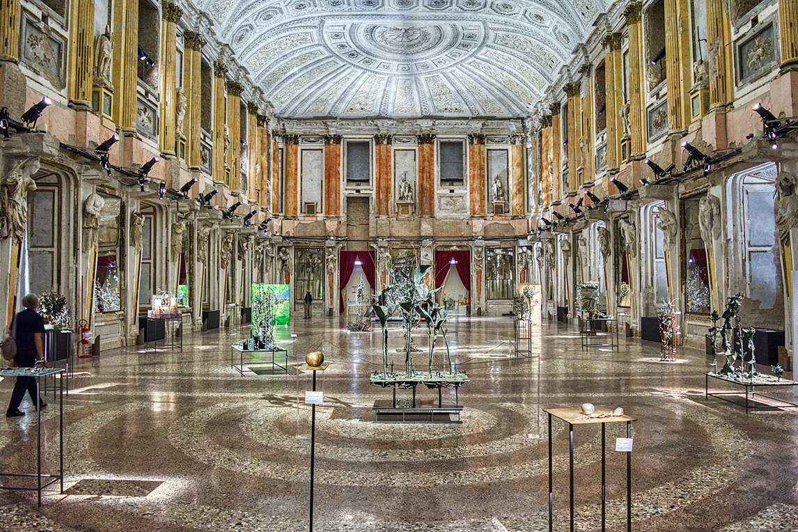 연회실로 사용되던 카리아티디 홀