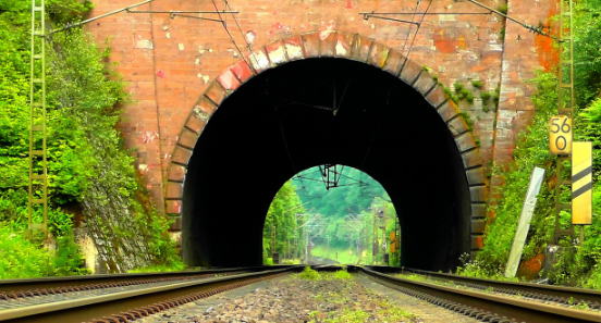 기차 터널 사진