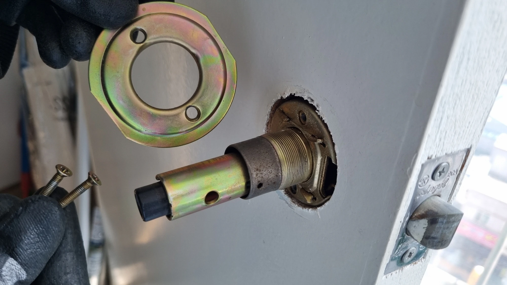 손잡이 고정 판