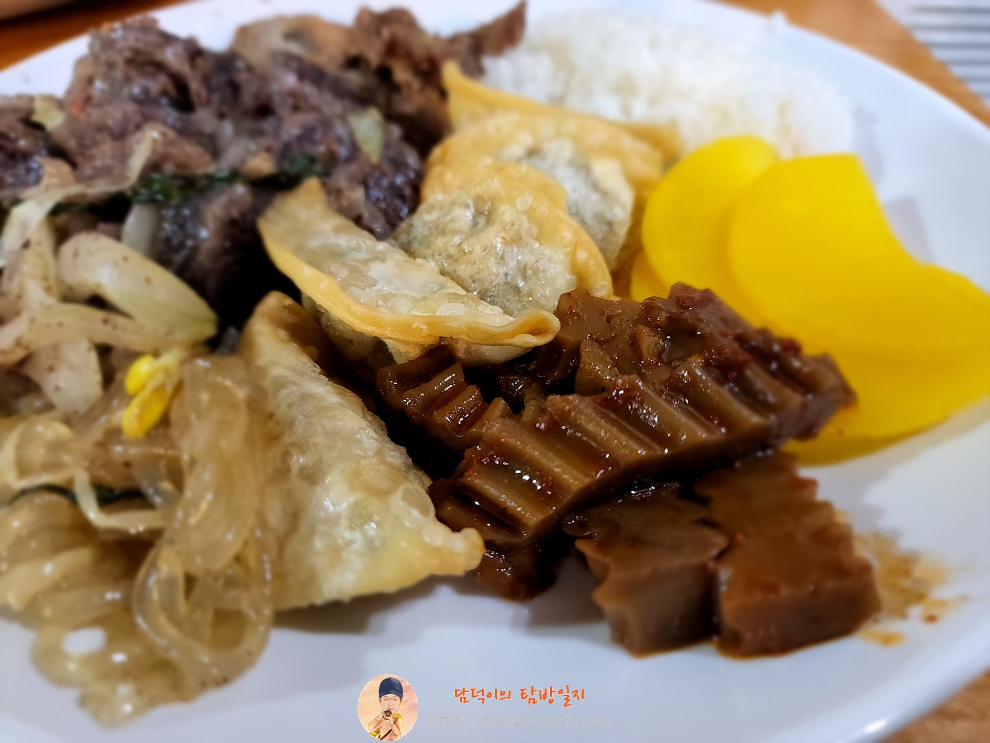 군만두, 잡채, 도토리묵