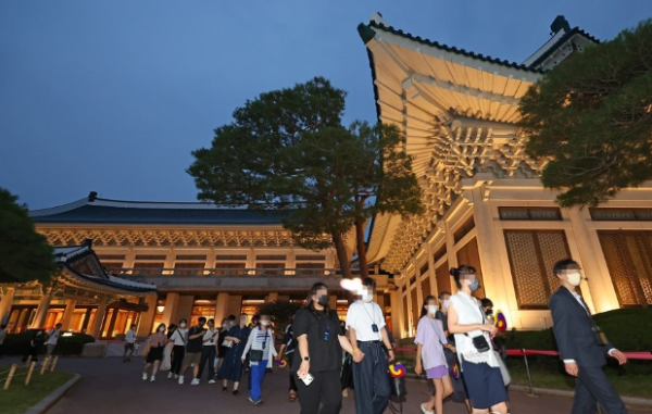 청와대 홈페이지 청와대 밤의산책 내용 이미지입니다.