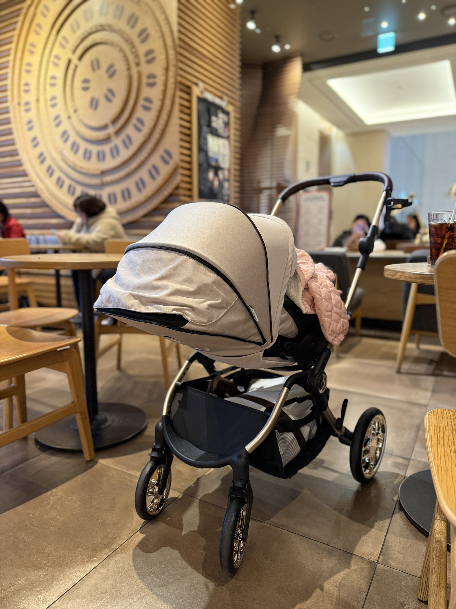 하이브리드 턴 유모차 절충형