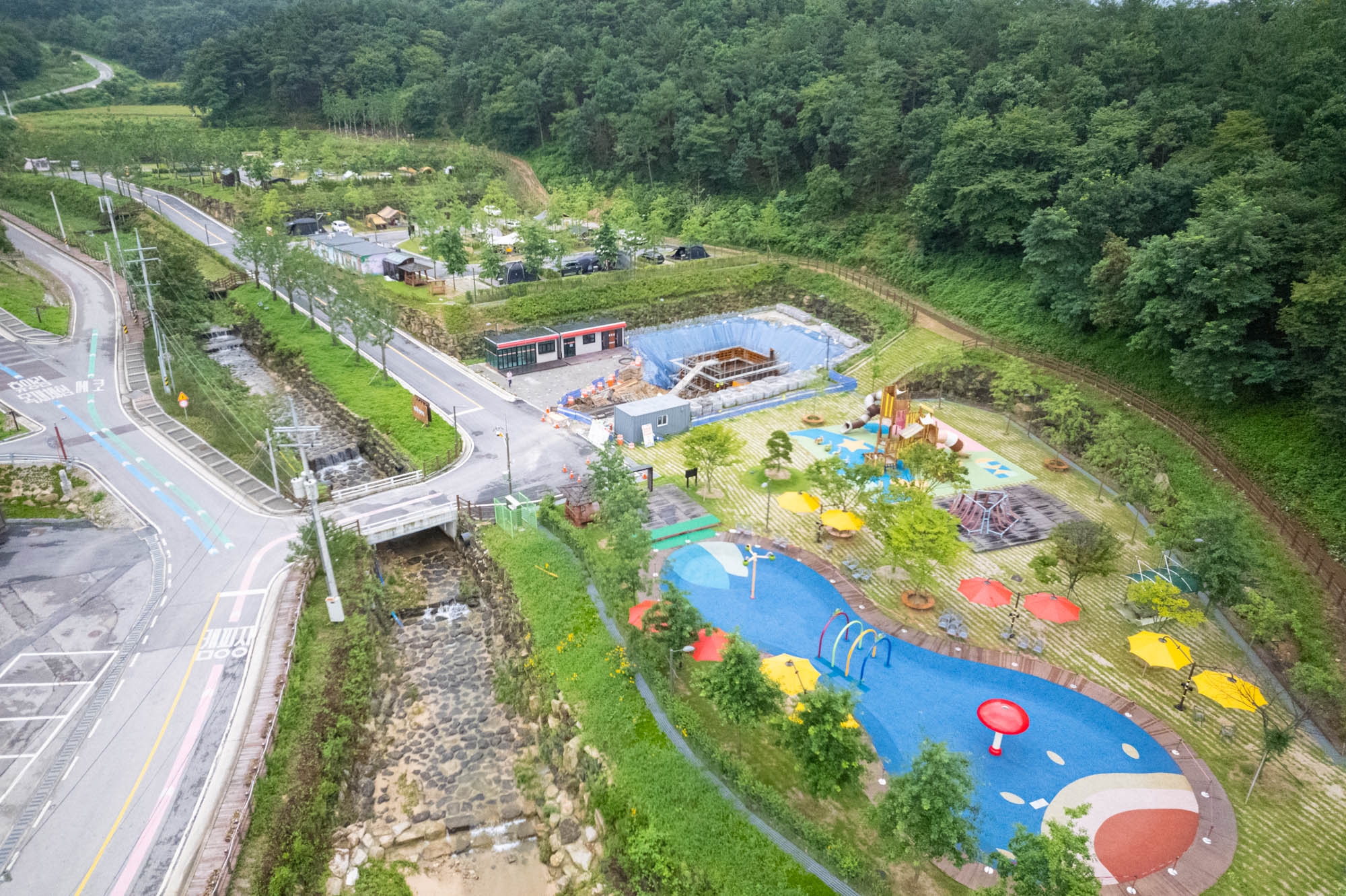 ๊ฐ์๋ ์ฒ ์ ๋๋ฃจ์ฐ ์์ฐํด์๋ฆผ ์ฃผ๋ณ ๋ง์ง ์นดํ ํน์ฐ๋ฌผ ๋งํธ ๊ฐ์์ง ๋๋ฐ ์ ๋ณด