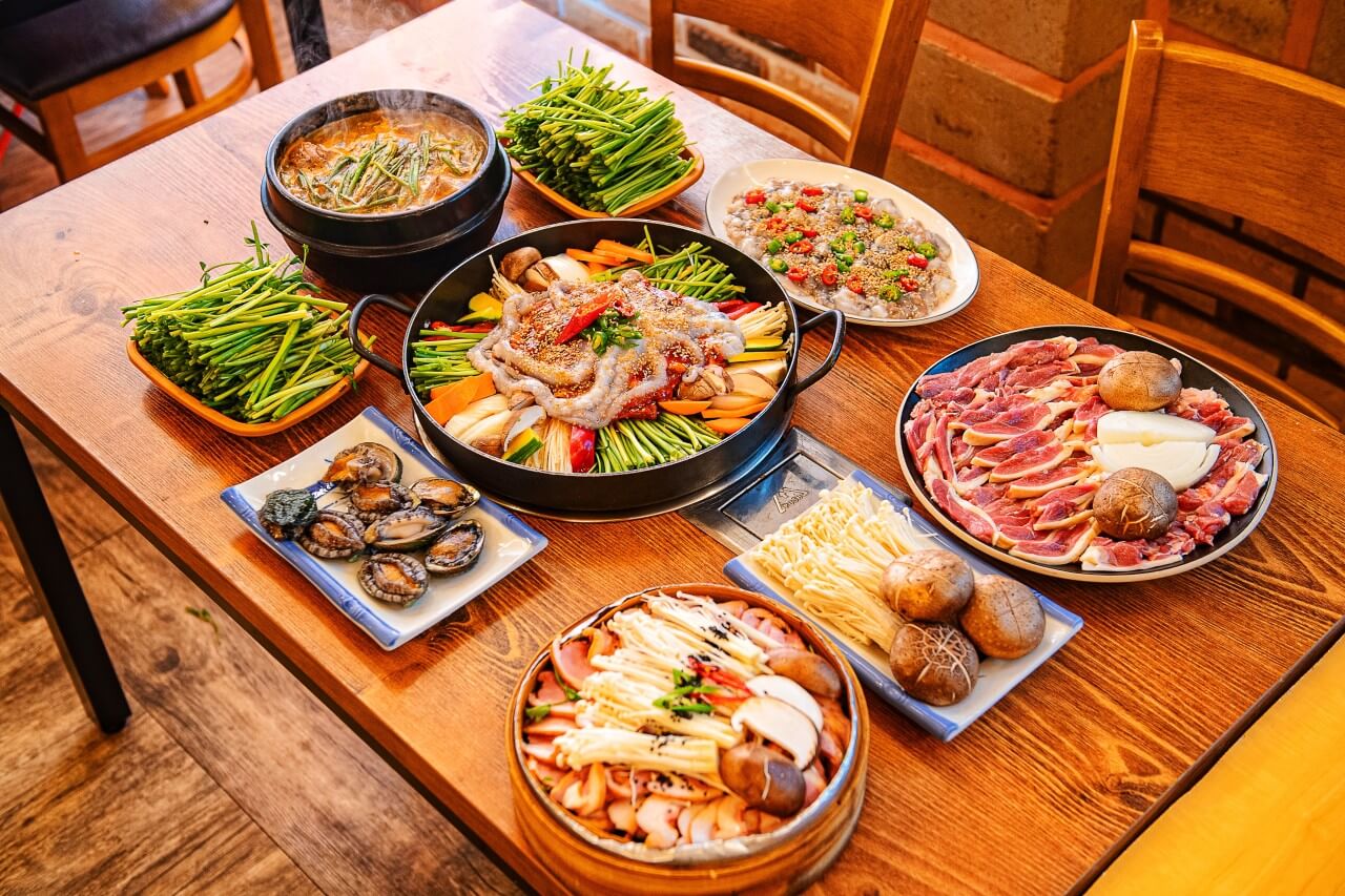 생생정보 고수의 부엌 목포 푸짐한 오리주물럭과 고소한 오리탕 맛집 목포관광오리탕