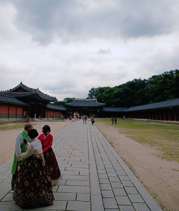 창덕궁 숙장문 가는길