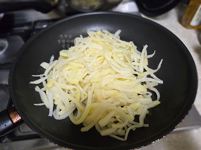 들기름에 도라지 볶기