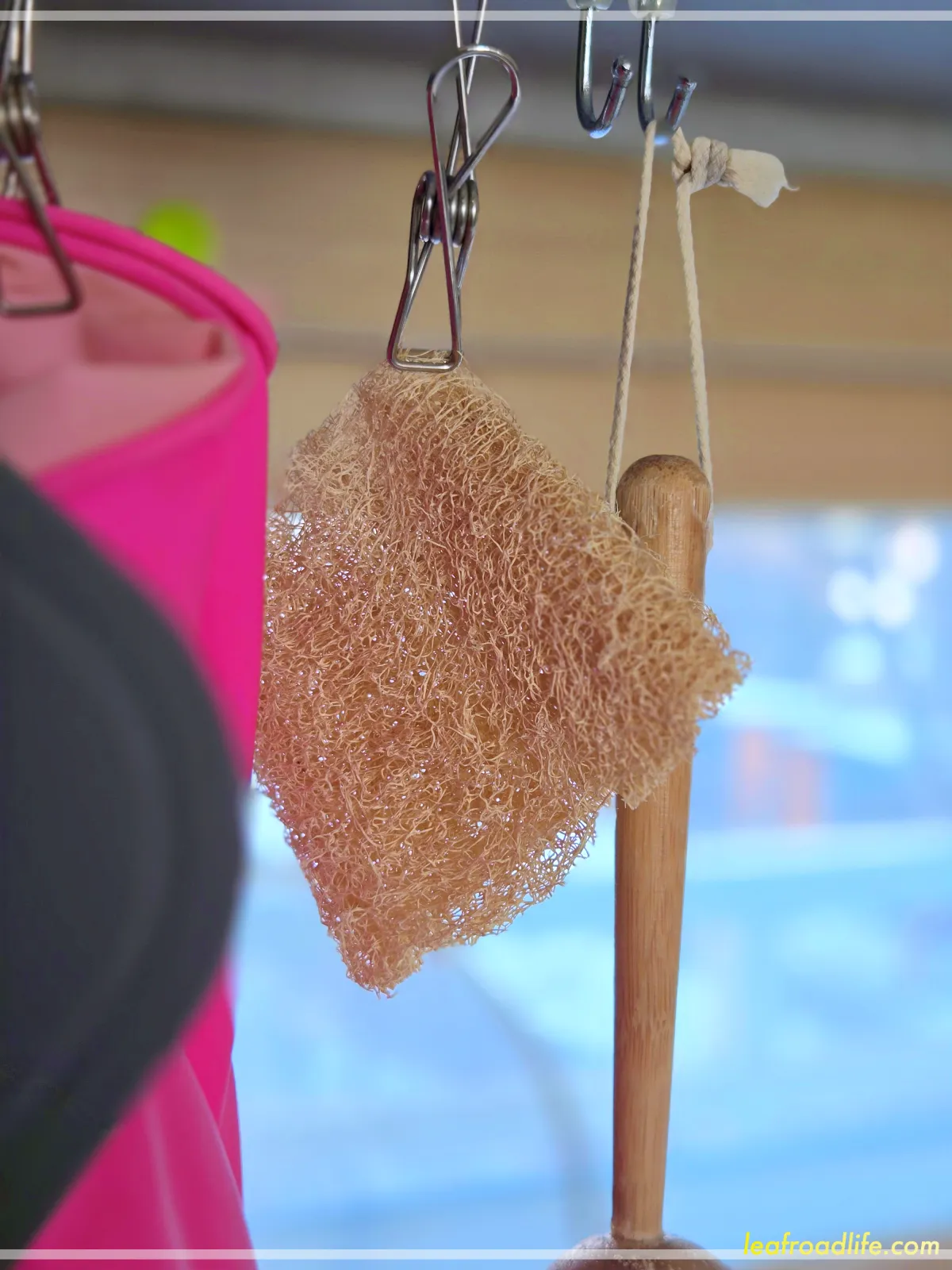 집에서-사용하는-천연-수세미-말리는-모습